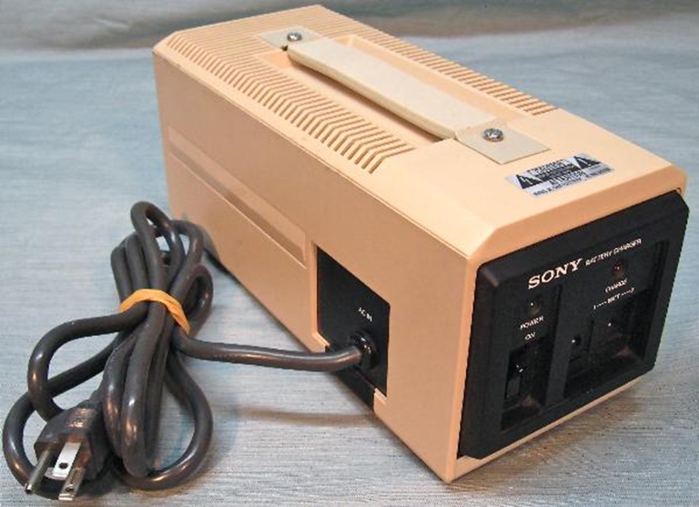Image sur Sony BC-20 Battery Charger, for parts.