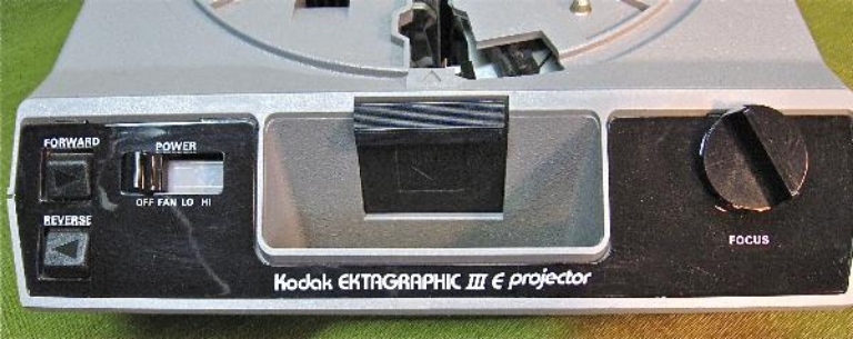 Image sur Kodak Ektagraphic III E 35mm Slide Projector, limited Quantity, Please Call for Availability.