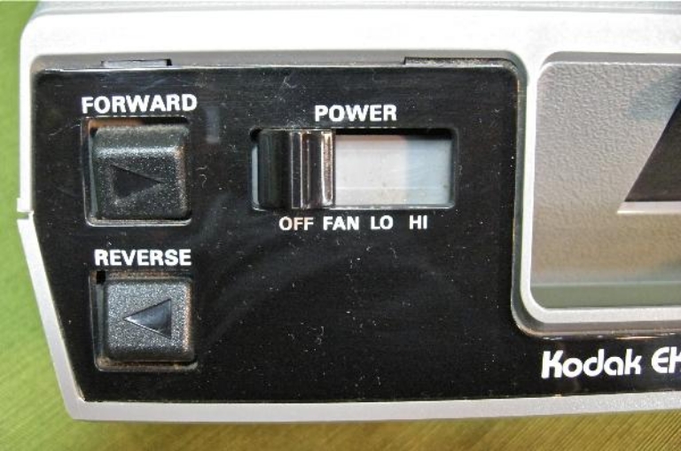 Image sur Kodak Ektagraphic III E 35mm Slide Projector, limited Quantity, Please Call for Availability.