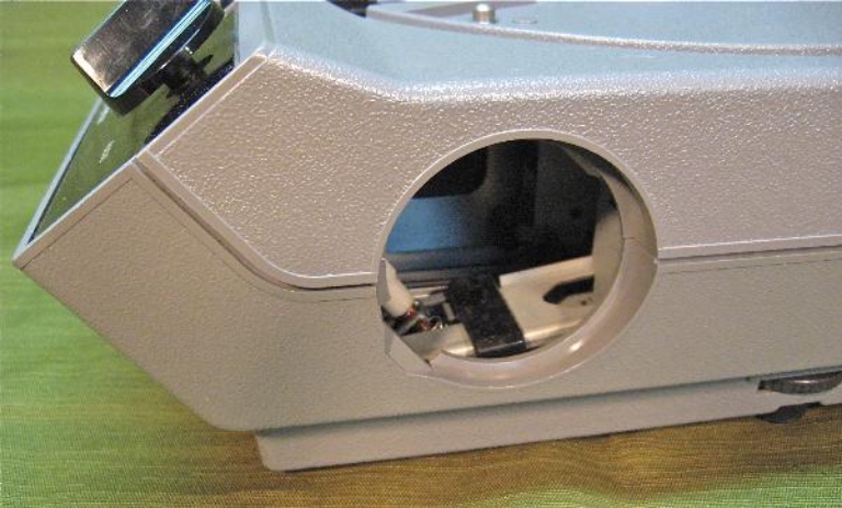 Image sur Kodak Ektagraphic III E 35mm Slide Projector, limited Quantity, Please Call for Availability.