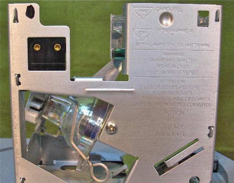 Image sur Kodak Ektagraphic III E 35mm Slide Projector, limited Quantity, Please Call for Availability.