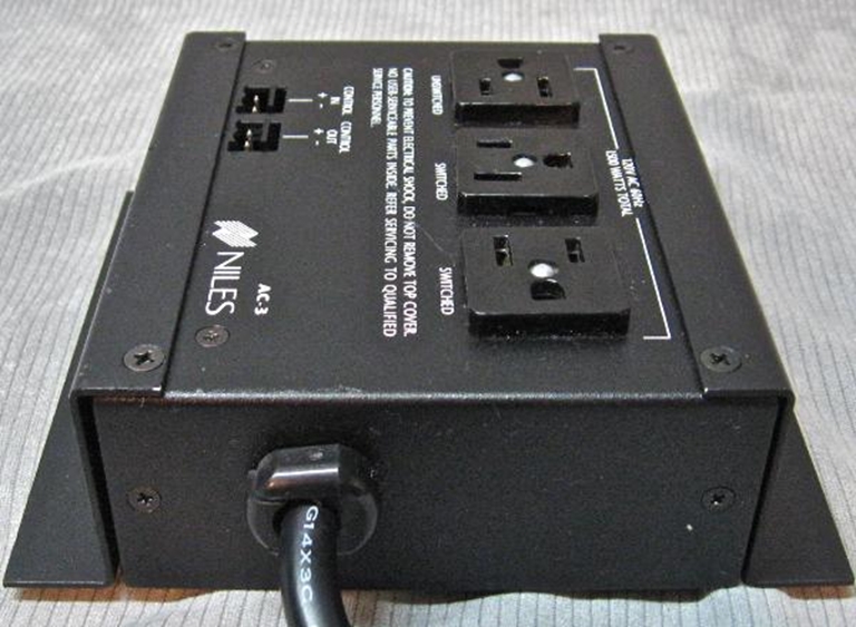 Picture of Niles AC-3, AC power strip 