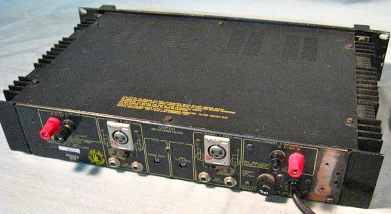 Image sur Yamaha P2050 Power Amplifier (sn 6673)