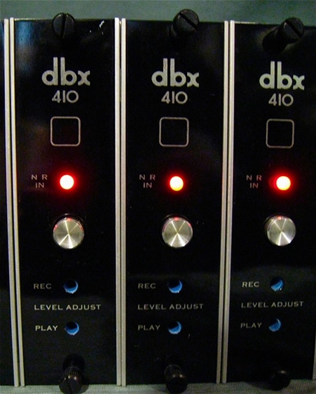 Image sur DBX 158 Frame, with 410 Noise Reduction Cards