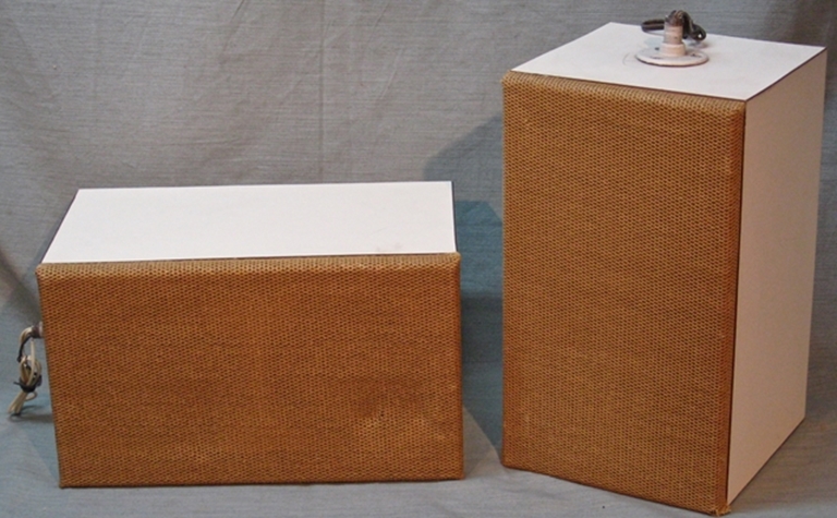 Image sur Philips AD5061M4 cabinets, White w Tan grille