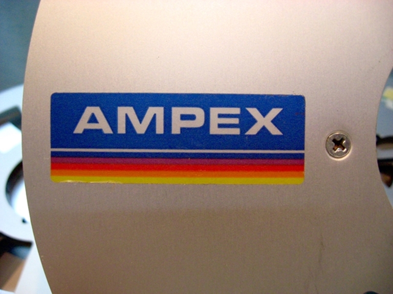 Afbeelding van Ampex 10" x .25" Empty Reel, 456 Rainbow Label