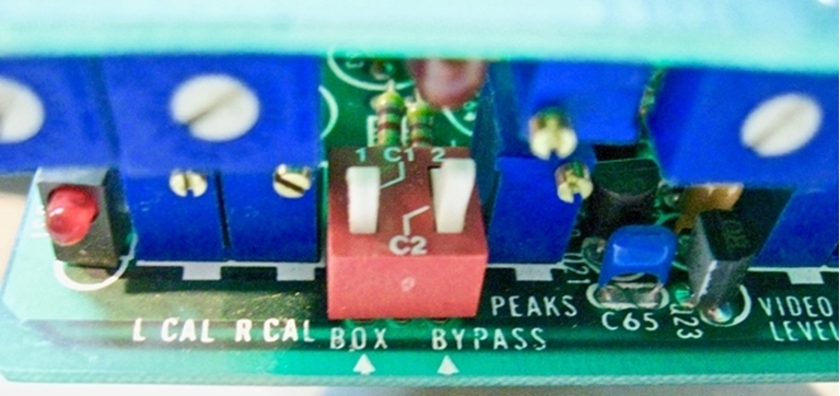 Image sur UNIVUER Audio Metering System over Composite Video signals.