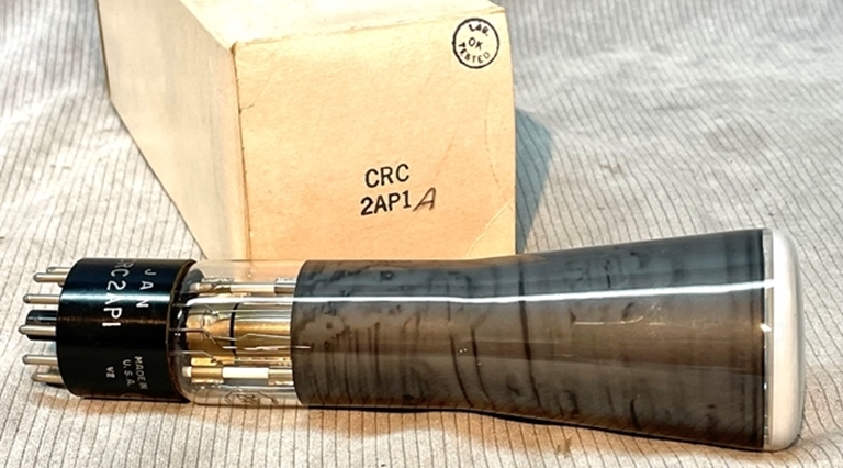 Image sur RCA JAN CRC 2AP1 CRT tube.