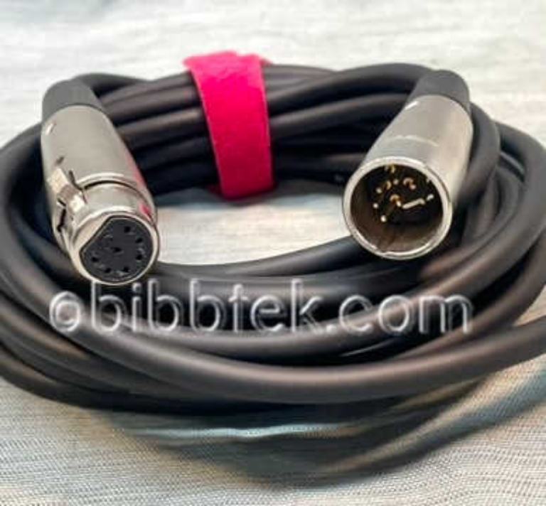 Image sur SE Electronics model SE 5500 large diaphragm, tube condenser microphone.