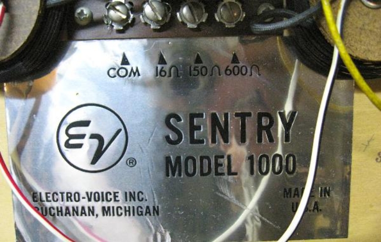 Afbeelding van Electro-Voice EV Sentry I Components: SP12C Woofer, T35 Tweeter, crossover.